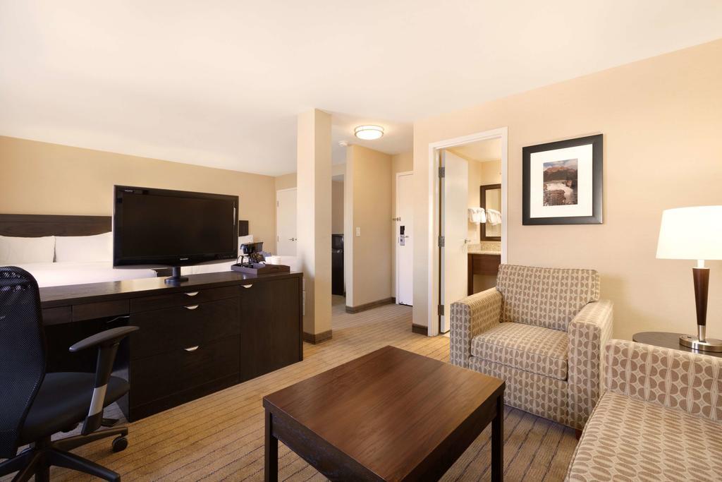 Travelodge Calgary Macleod Trail 외부 사진