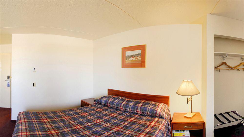 Travelodge Calgary Macleod Trail 외부 사진